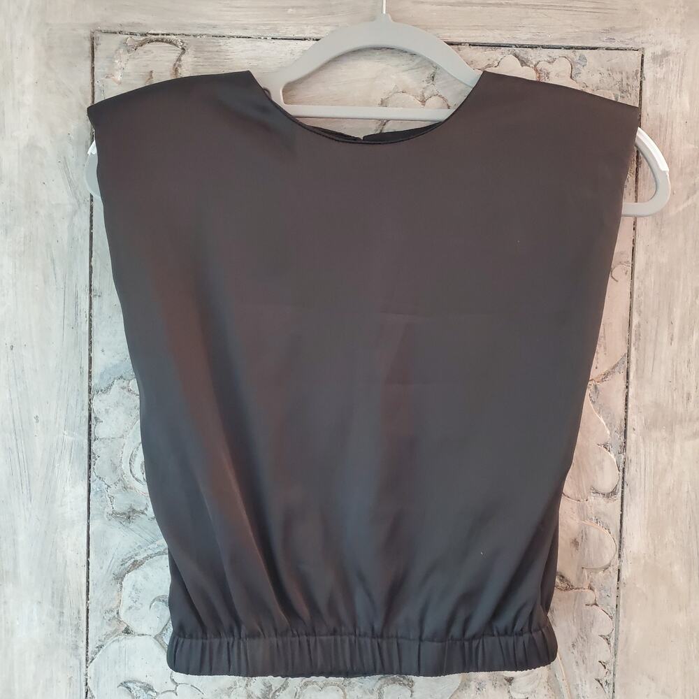 Sz Small S TCEC Black Satin Silky Sleeveless Tank Shoulder Pads EUC Cinched Hem